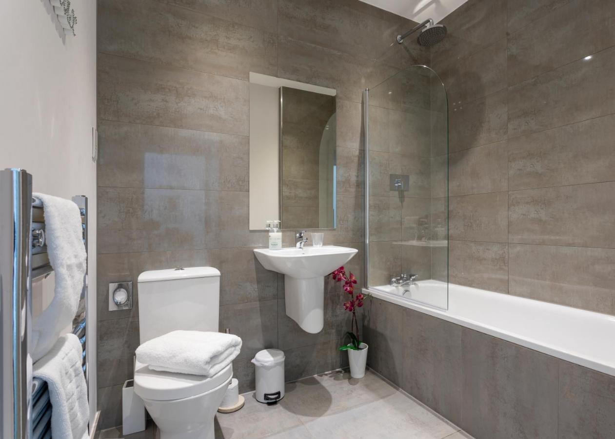 1 Bed Apartment - Redhill Central, Surrey, Gatwick #3 Exteriör bild